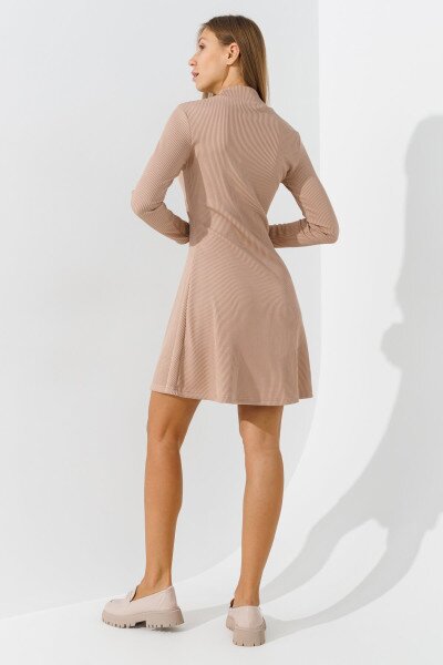 Купити Сукня однотонна жіноча LAWA WTC02350 L Кавовий (NY) Артикул: 2000990801364 Фото №4