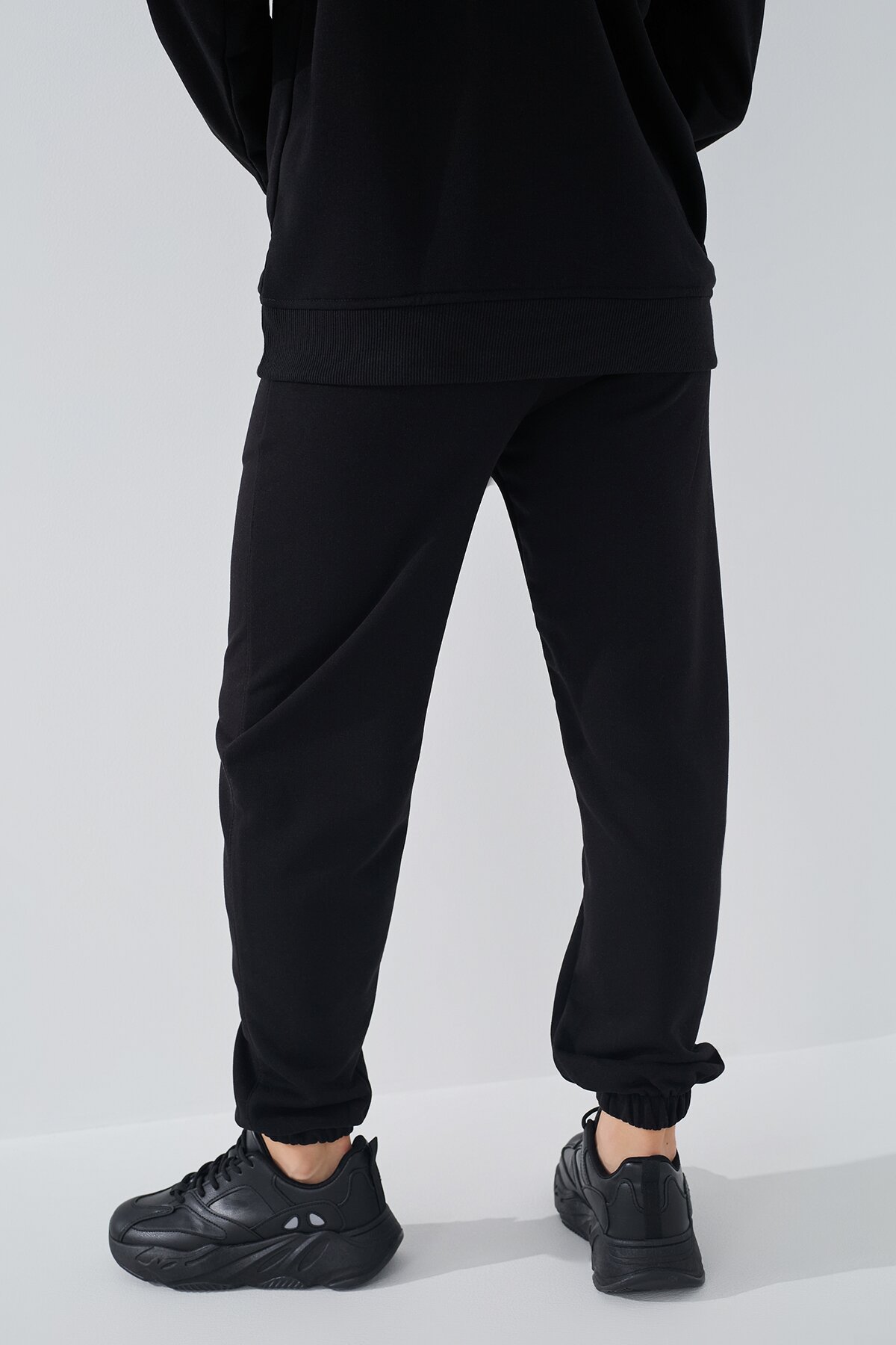 Спортивные штаны женские On me Kuz-1 baza XS Черный (2000989503101D)  Фото №3