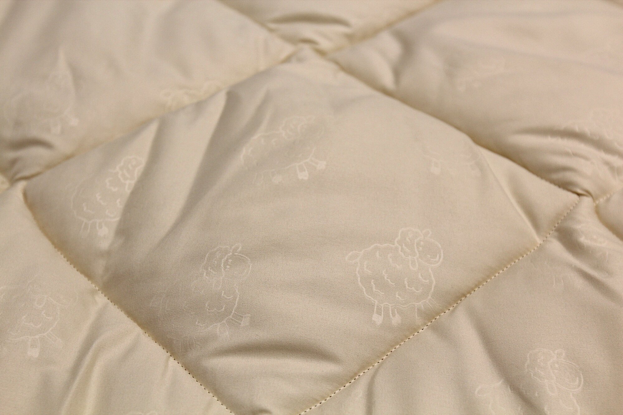 Одеяло TM Fine Sleep &quot;Fine Dream&quot; молочная микрофибра с тиснением квадрат синтапон силикон 350 735210319-220200 (2000990533944)  Фото №2