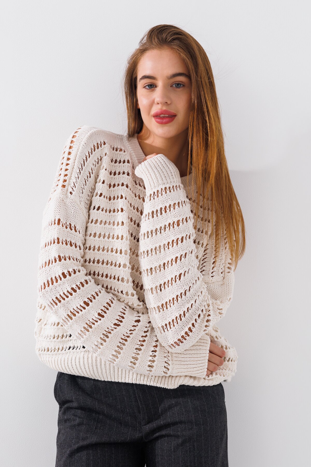 Джемпер однотонний жіночий Femme 2024 One Size Молочний (2000990221452D)  Фото №0