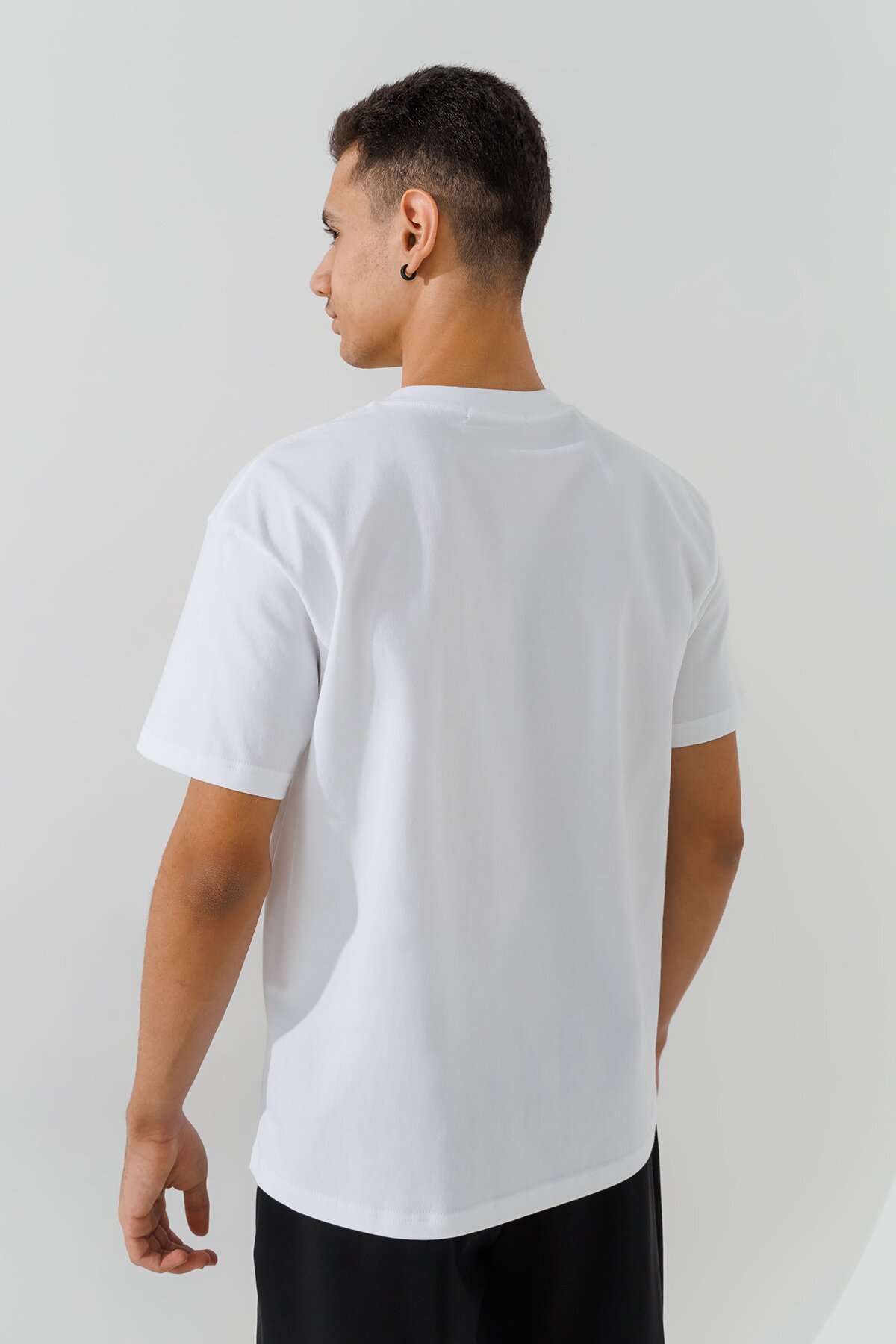 Купити Футболка однотонна чоловіча GENUA 24-0711 S Білий Артикул: 2000990877765 Фото повноекранне №9
