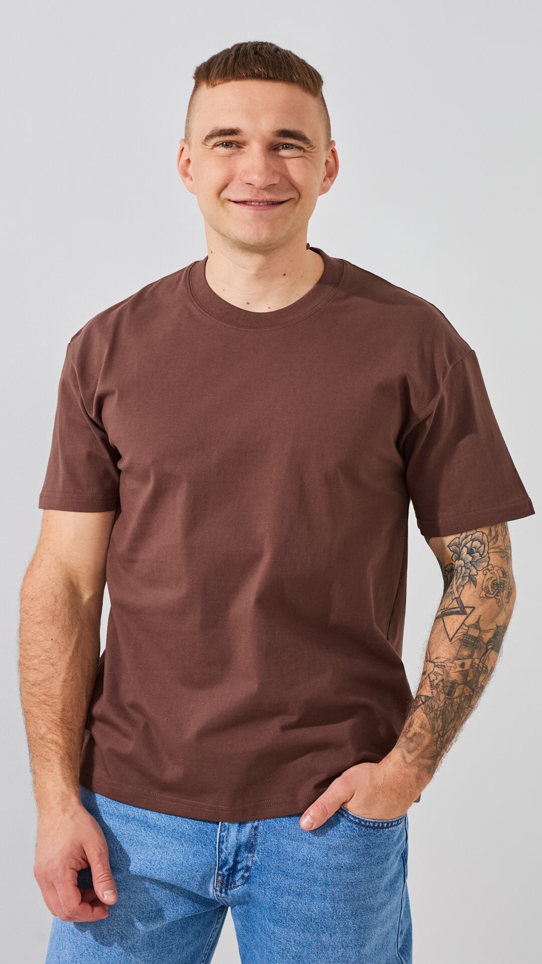 Купити Футболка однотонна чоловіча GENUA 24-0711 2XL Коричневий Артикул: 2000999389924 Фото повноекранне №2